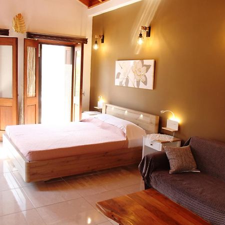 Main Square Apartment Symi Exterior foto