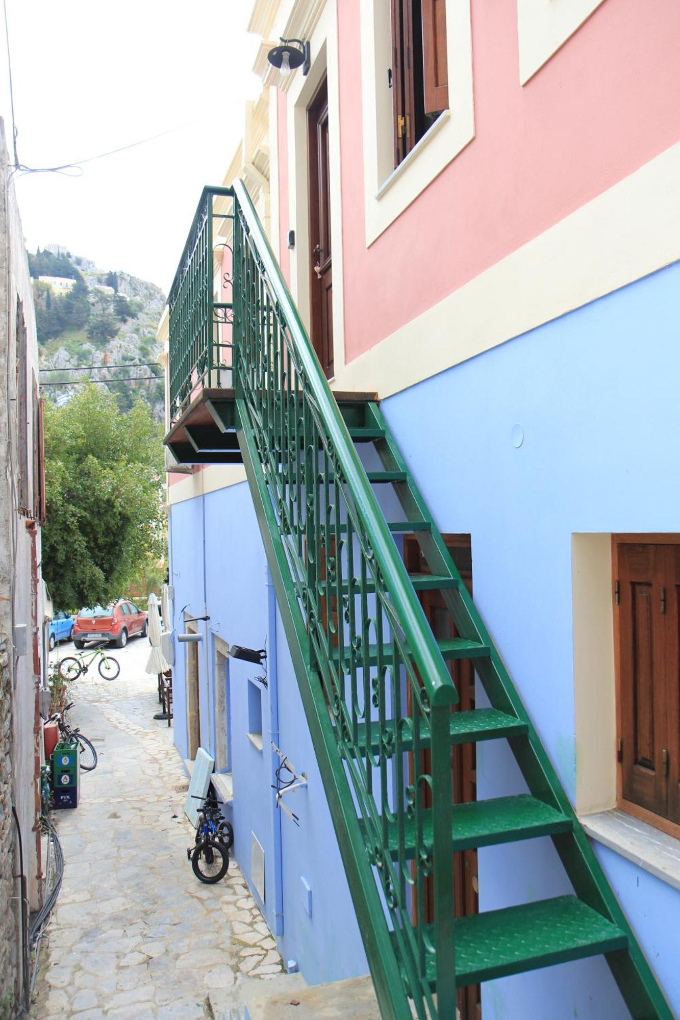 Main Square Apartment Symi Exterior foto